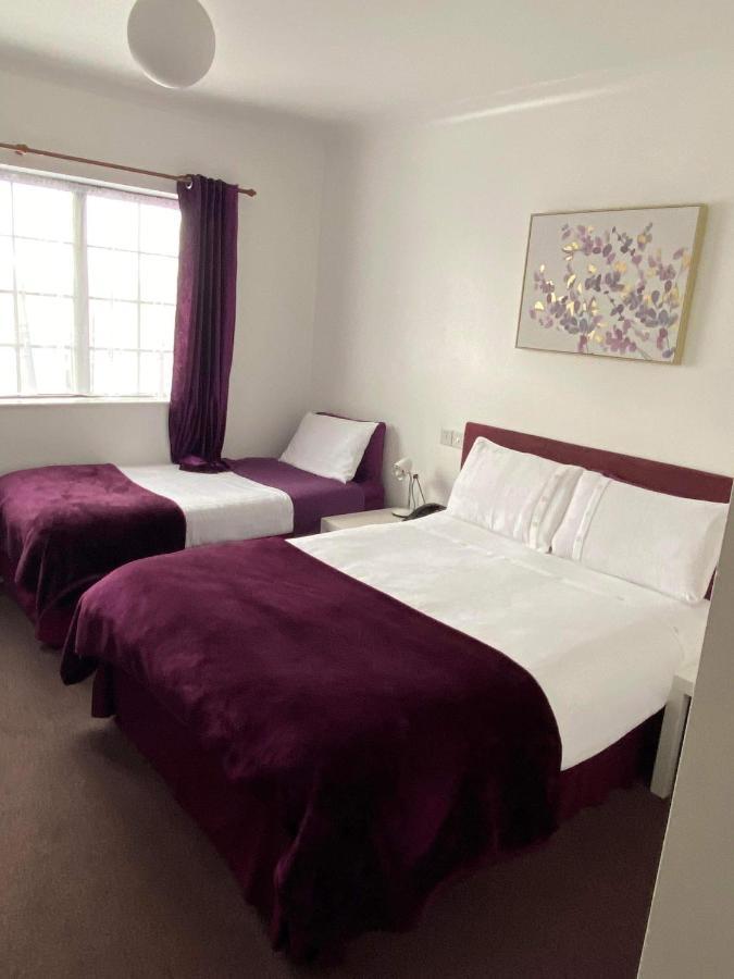 Green Acre Motel North Cornelly Экстерьер фото